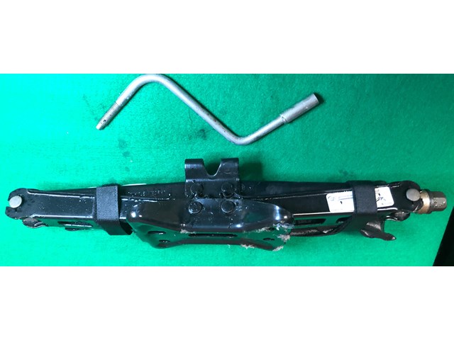 2005-2009 Chevrolet Chevy Equinox Jack Tool Set LUG NUT WRENCH with Case OEM