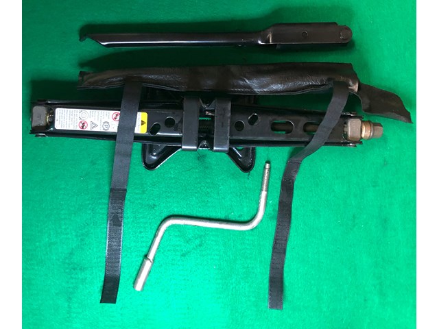 2005-2009 Chevrolet Chevy Equinox Jack Tool Set LUG NUT WRENCH with Case OEM