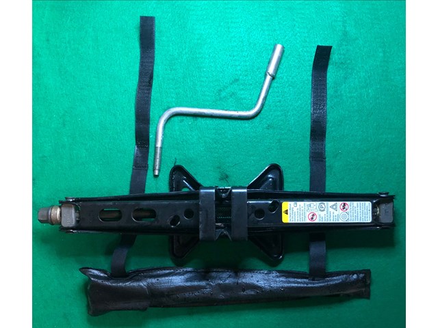 2005-2009 Chevrolet Chevy Equinox Jack Tool Set LUG NUT WRENCH with Case OEM