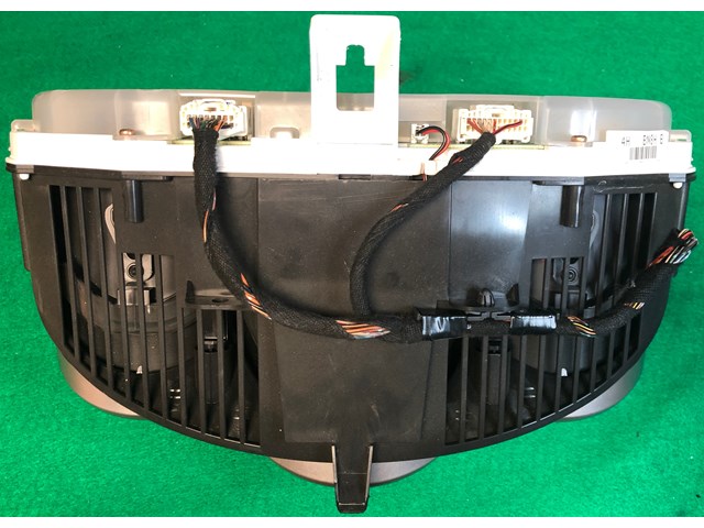 04 05 06 Mazda 3 Speedometer Instrument Gauge Cluster 