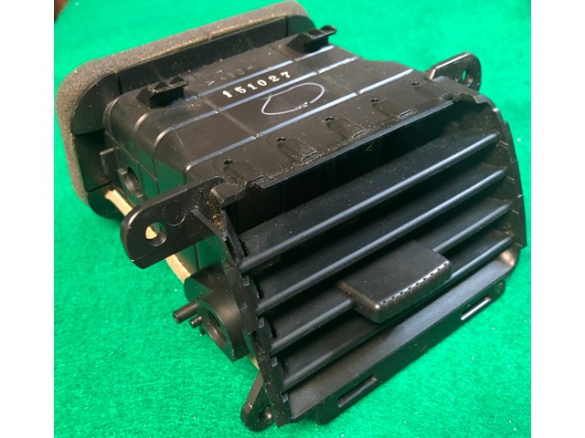 2004-2009 MAZDA 3 LEFT AIR VENT BP4L 64930 OEM