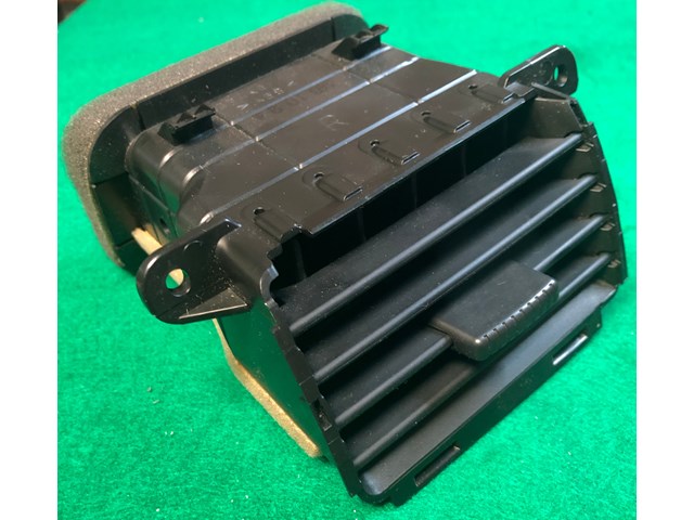 2004-2009 MAZDA 3 RIGHT AIR VENT BP4K 64930 OEM