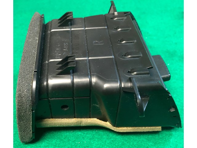 2004-2009 MAZDA 3 RIGHT AIR VENT BP4K 64930 OEM