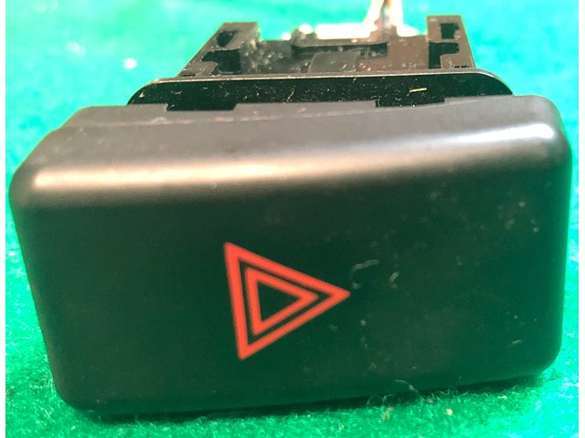 2004  Mazda 3 HAZARD SWITCG BP4K664H0 03750330 