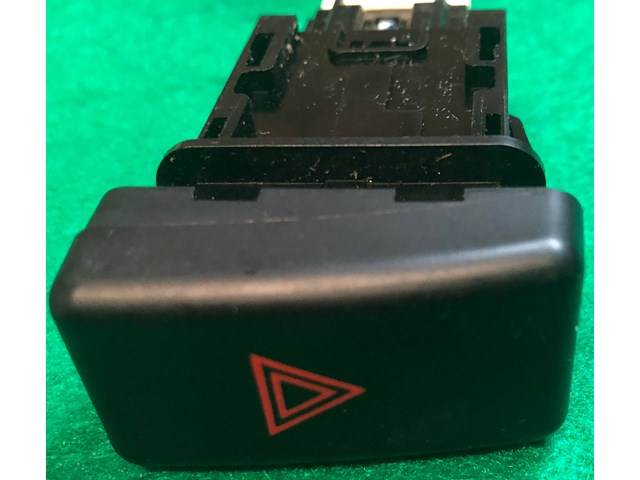 2004  Mazda 3 HAZARD SWITCG BP4K664H0 03750330 