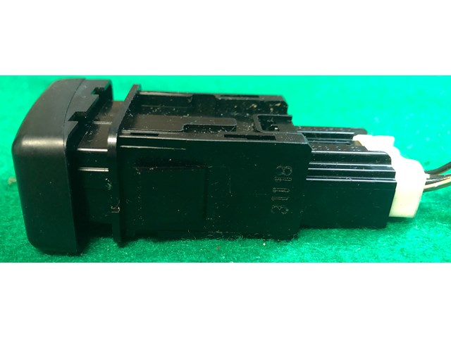 2004  Mazda 3 HAZARD SWITCG BP4K664H0 03750330 