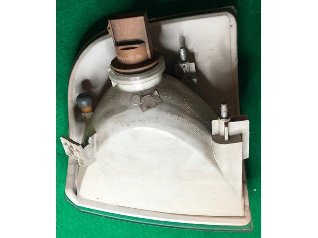 2002 - 2004 FORD EXPLORER PASSENGER RIGHT SIDE PARK LAMP/ TURN LIGHT 