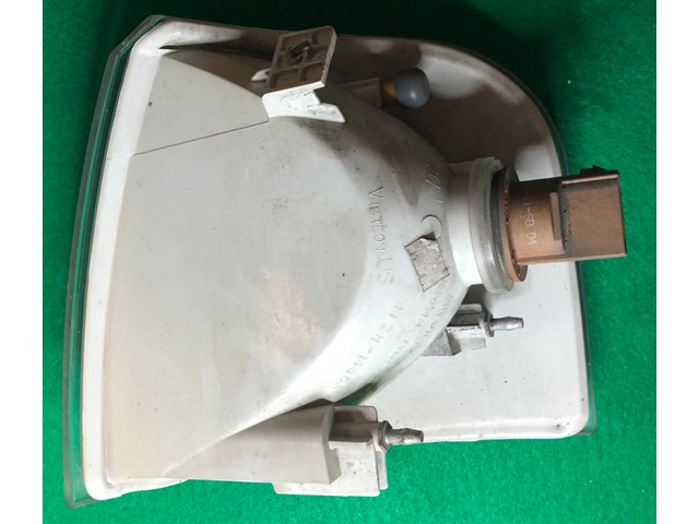 2002 - 2004 FORD EXPLORER PASSENGER RIGHT SIDE PARK LAMP/ TURN LIGHT 