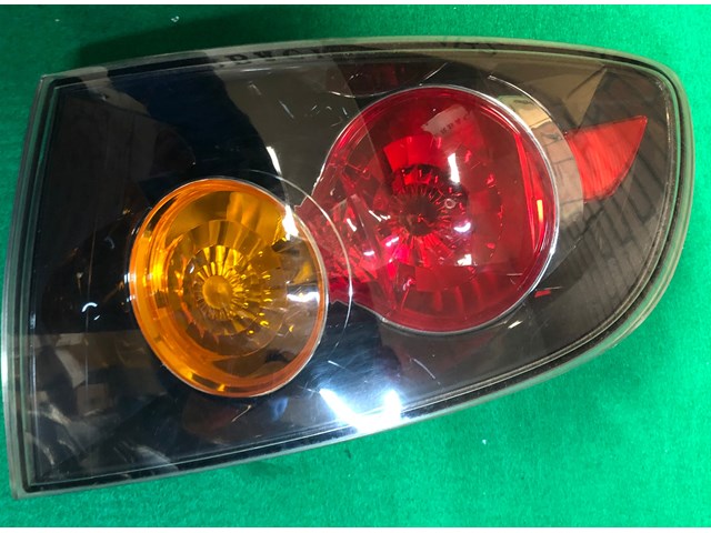 2004 2005 2006 MAZDA 3 Tail Light Assembly Right