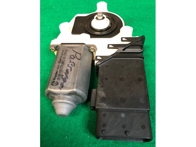2002-2005  MK4 Jetta Golf Passenger Front Right Window Motor Regulator 1C1959802