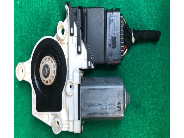  99 - 05 VW VOLKSWAGEN JETTA Rear Right Power Window Regulator Motor OEM 119434