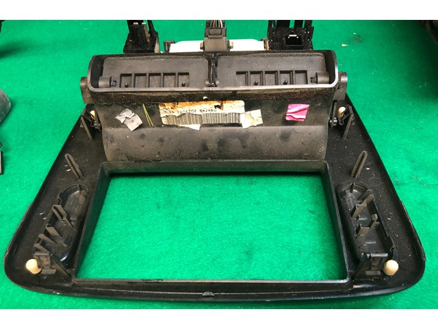 02 03 04 05 FORD EXPLORER RADIO TRIM BEZEL W/ AC CLIMATE TEMPERATURE CONTROL OEM