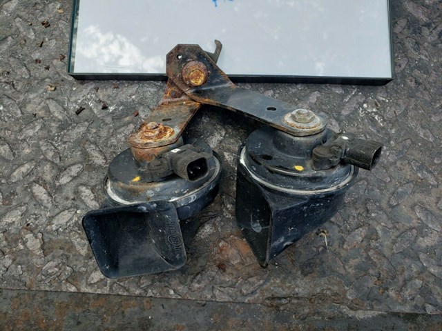 2003 Dodge Caravan Horns Set of 2 Low Bass