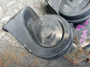 2003 Dodge Caravan Horns Set of 2 Low Bass