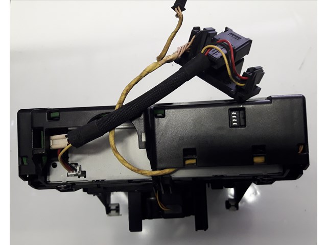 2006-2009 Mercedes E350 Radio Audio CD Charger Switch Panel 