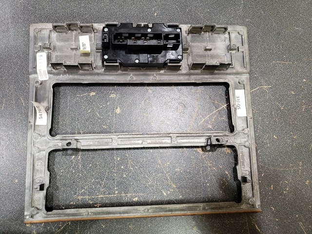 1998 MERCEDES BENZ E320 E-CLASS CENTER CONSOLE CLIMATE CONTROL DASH TRIM