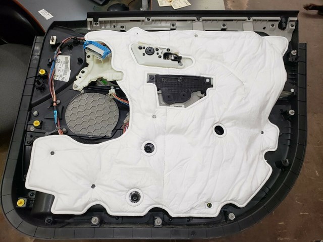 2011 CHEVY EQUINOX LEFT FRONT DOOR PANEL P/N 22761521