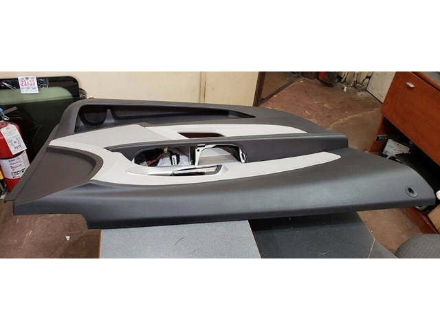 2011 CHEVY EQUINOX LEFT FRONT DOOR PANEL P/N 22761521