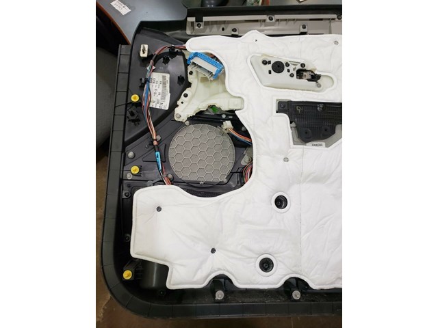 2011 CHEVY EQUINOX LEFT FRONT DOOR PANEL P/N 22761521