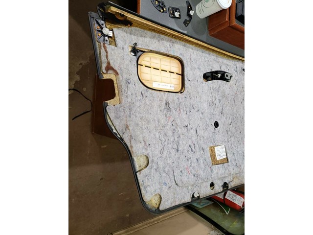 1998 MERCEDES BENZ E320 E-CLASS RIGHT FRONT DOOR PANEL