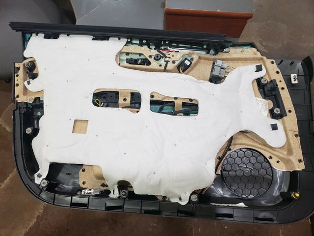 2015 CADILLAC ATS RIGHT FRONT DOOR PANEL P/N 23449586