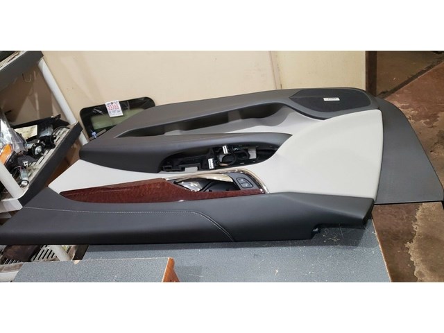 2015 CADILLAC ATS RIGHT FRONT DOOR PANEL P/N 23449586