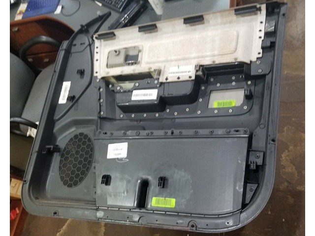 2009 2014 DODGE RAM 1500 CREW  RIGHT SIDE FRONT DOOR PANEL 