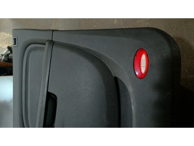 2011 2014 CADILLAC ESCALADE RIGHT SIDE FRONT DOOR PANEL