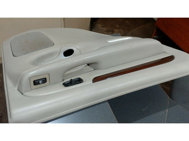 2002 CADILLAC ESCALADE DRIVER SIDE REAR DOOR PANEL P/N 15086633