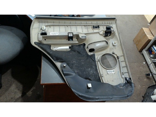 2002 CADILLAC ESCALADE PASSENGER SIDE REAR DOOR PANEL P/N 15086634