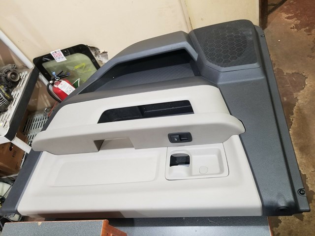 2009 2014 DODGE RAM 1500 RIGTH SIDE REAR DOOR PANEL