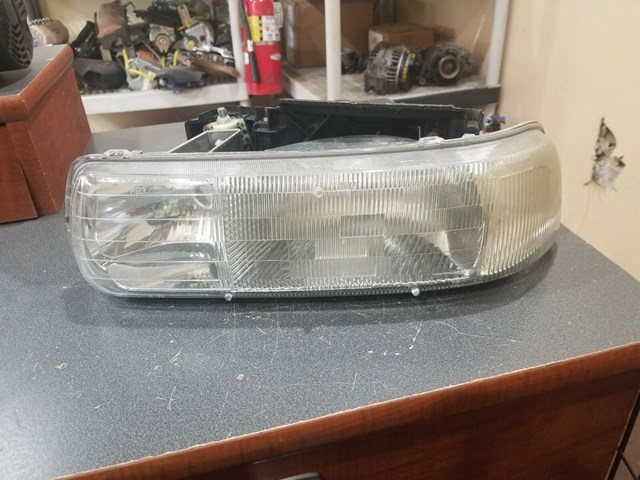 2000 2006 CHEVY TAHOE DRIVER SIDE HEADLIGHT