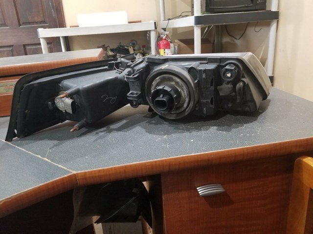 2001 2004 FORD MUSTANG DRIVER SIDE HEADLIGHT
