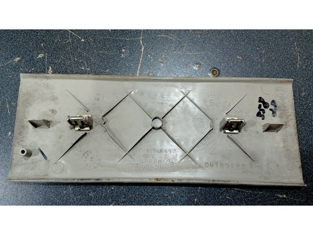 2002 2006 CADILLAC ESCALADE REAR DOOR SILL THRESHOLD TRIM PANEL P/N 15748492