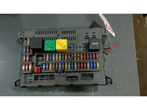 2004 2005 LAND ROVER FREELANDER 2.5L FUSE BOX & BCM P/N YWC500210