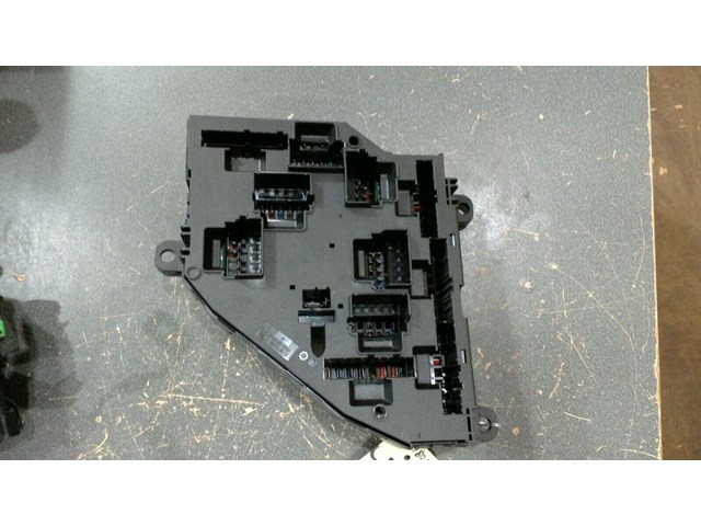 2013 BMW 550I TRUNK FUSE BOX RELAY JUNCTION P/N 9264923-01