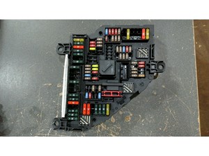 2013 BMW 550I TRUNK FUSE BOX RELAY JUNCTION P/N 9264923-01