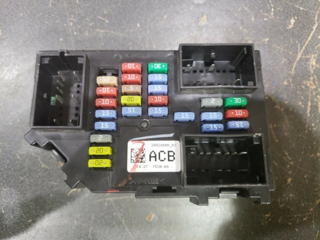 2010 CHEVY AVALANCHE INTERIOR FUSE BOX P/N 20828606