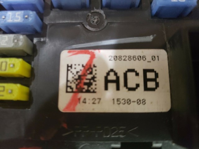 2010 CHEVY AVALANCHE INTERIOR FUSE BOX P/N 20828606