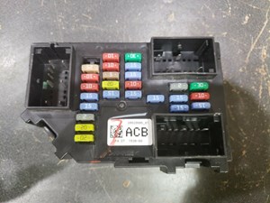 2010 CHEVY AVALANCHE INTERIOR FUSE BOX P/N 20828606