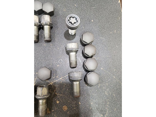 2016 AUDI A3 WHEEL LUG BOLTS LUG NUTS