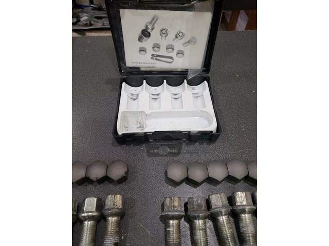 2016 AUDI A3 WHEEL LUG BOLTS LUG NUTS