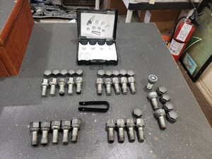 2016 AUDI A3 WHEEL LUG BOLTS LUG NUTS