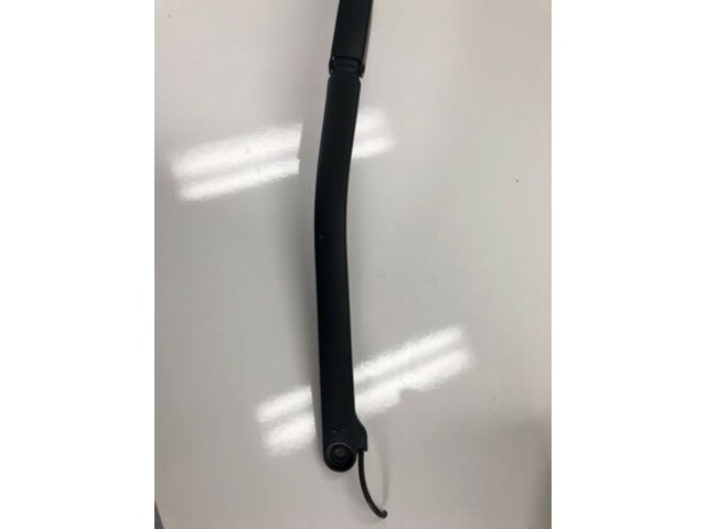 2005 Infiniti G35x 3.5L Passenger Right Front Windshield Wiper Arm longer one