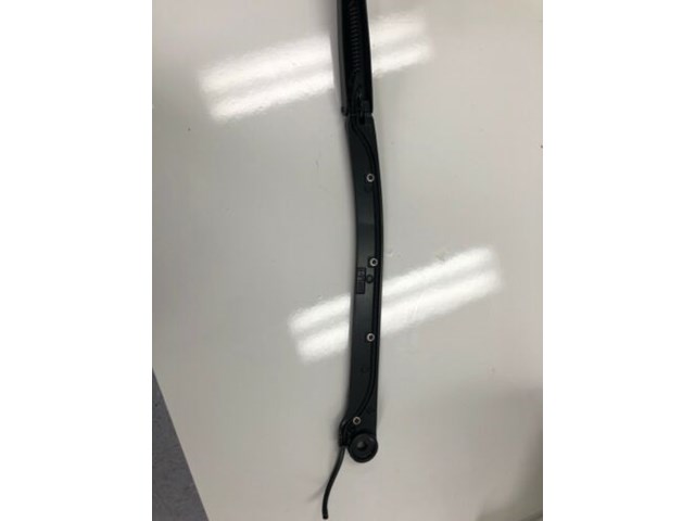 2005 Infiniti G35x 3.5L Passenger Right Front Windshield Wiper Arm longer one