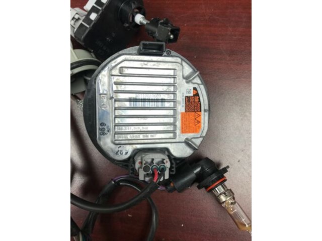 OEM SUBARU OUTBACK LEGACY 2015 To 2018 HEADLIGHT BULBS & WIRE HARNESS HID