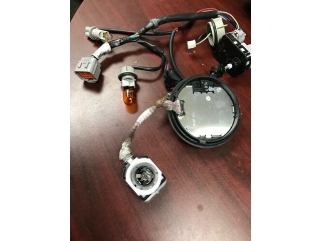 OEM SUBARU OUTBACK LEGACY 2015 To 2018 HEADLIGHT BULBS & WIRE HARNESS HID