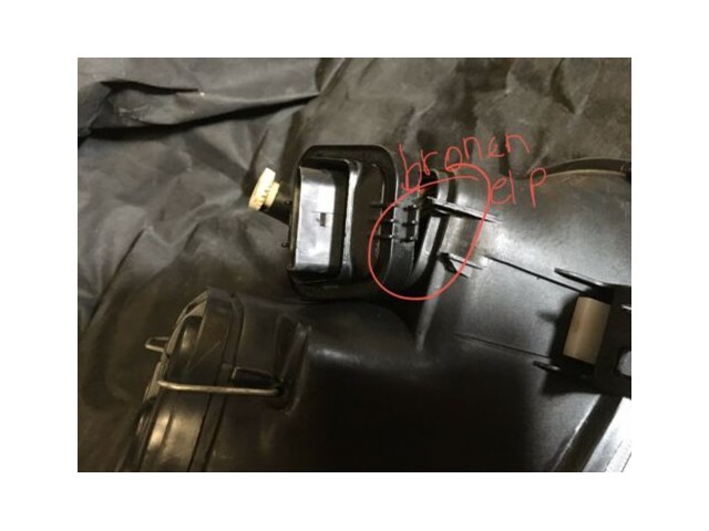 97/06 Volkswagen Golf Headlight Left Driver Side  VW Golf 20-6474RS