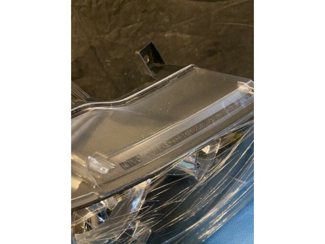 2007/2013 Chevrolet Avalanche Right Passenger Headlight 335-1141R-AF2