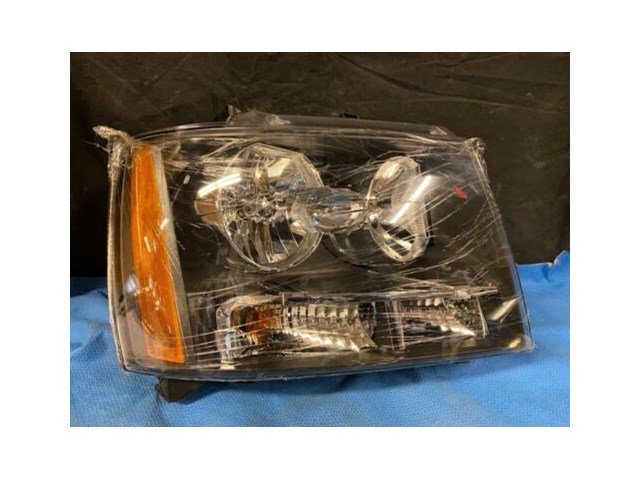 2007/2013 Chevrolet Avalanche Right Passenger Headlight 335-1141R-AF2
